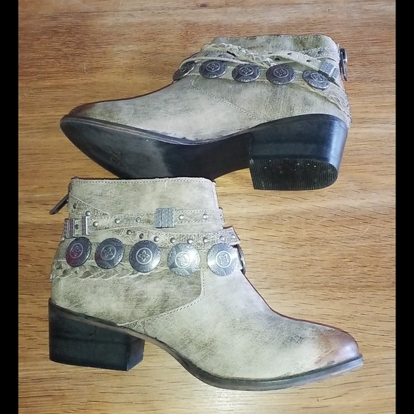 Naughty monkey leather heeled boots - Picture 4 of 6